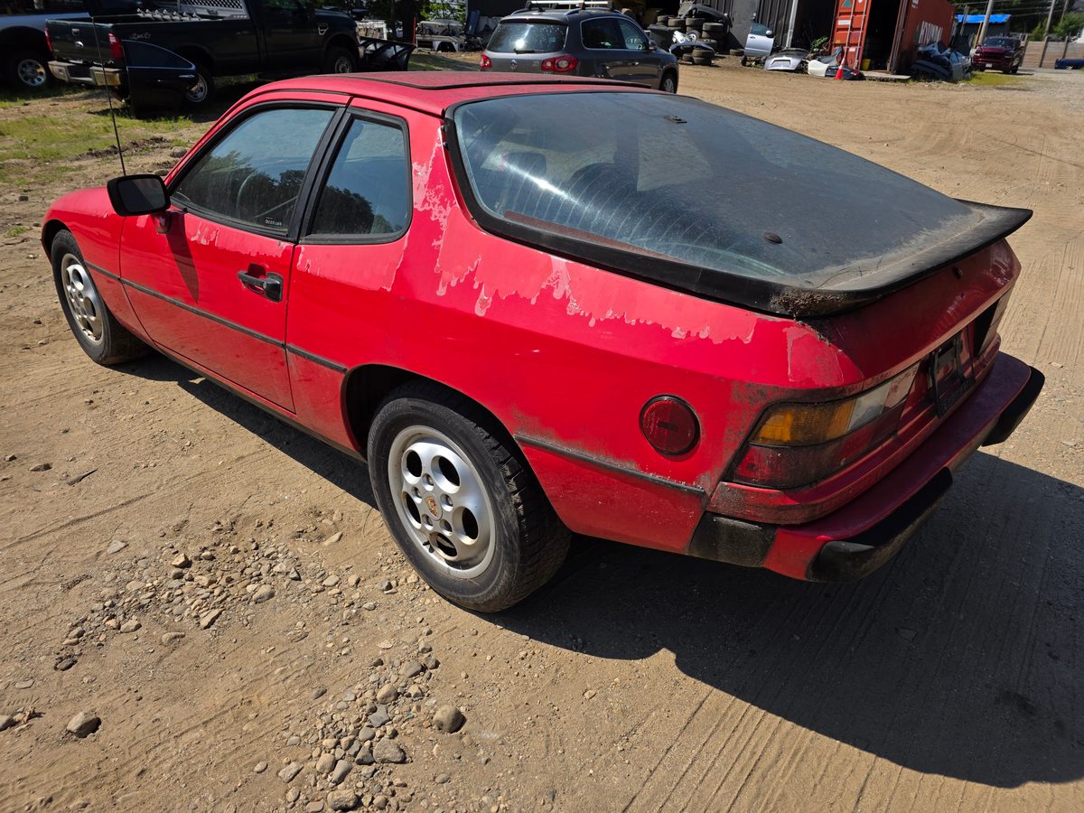 Porsche 924 Red Guards Red - driver side profile