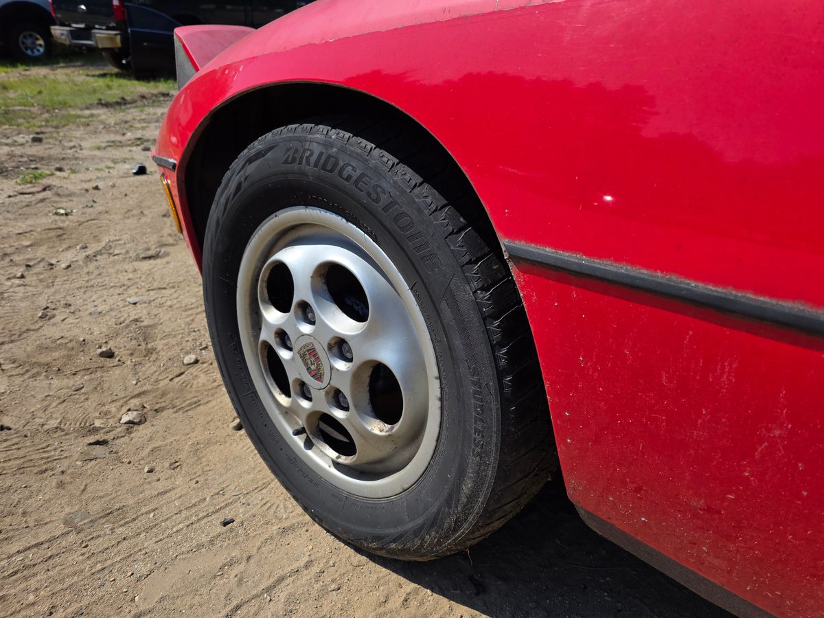 Porsche 924 Red Guards Red - rear bumper detail