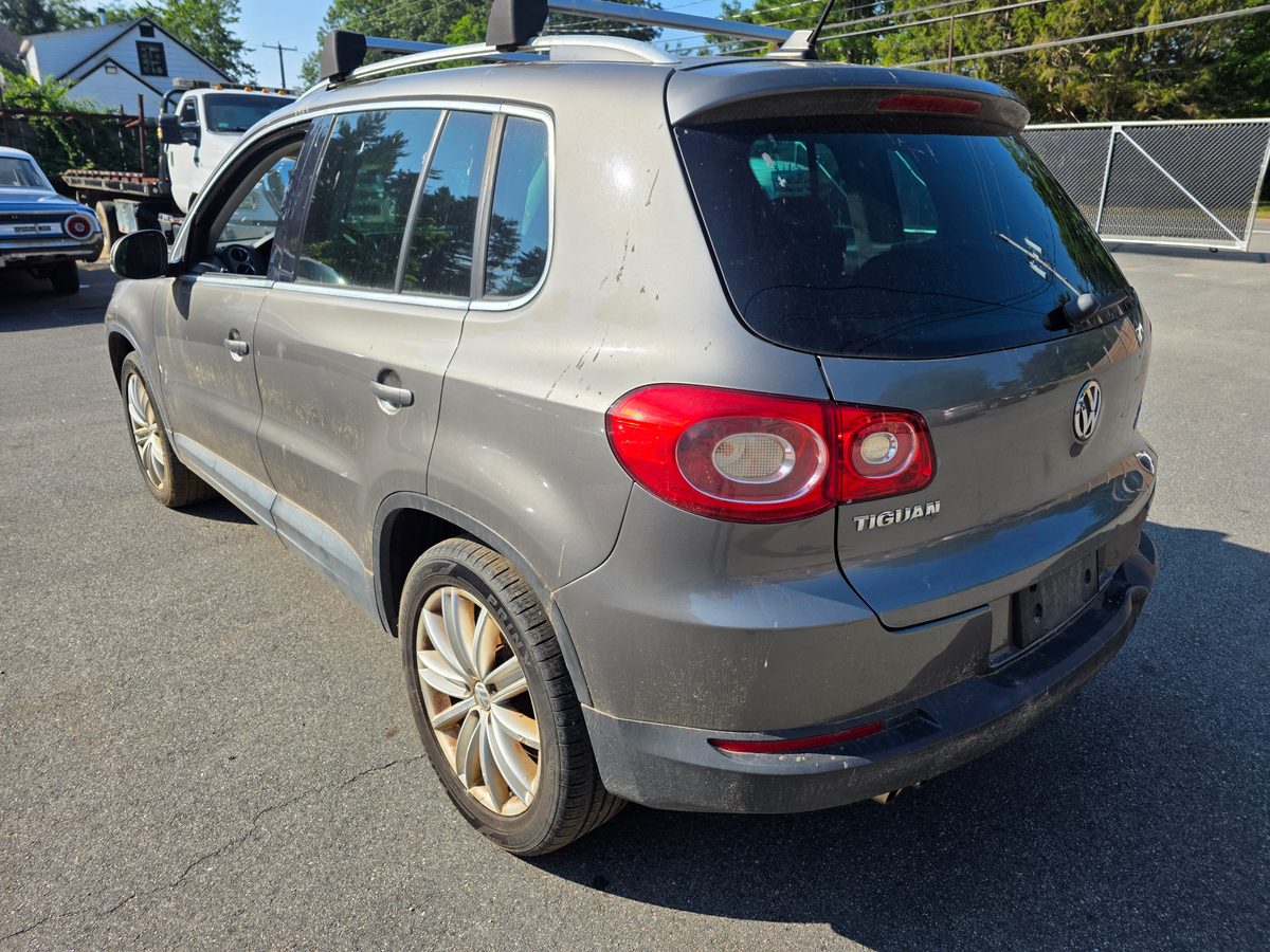2011 Volkswagen Tiguan SE 4MOTION Pepper Gray Metallic - driver side profile