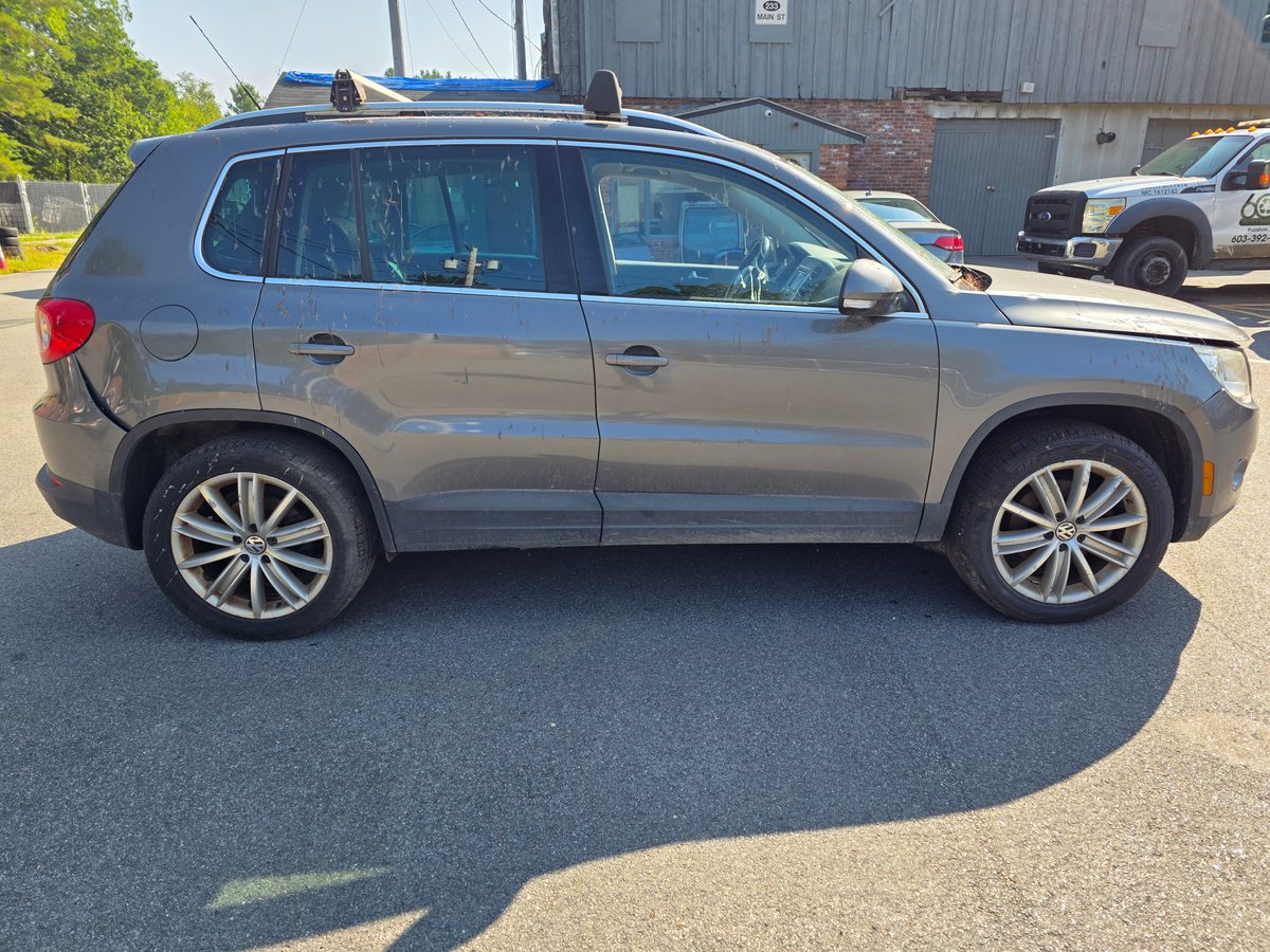 2011 Volkswagen Tiguan SE 4MOTION Pepper Gray Metallic - passenger side profile
