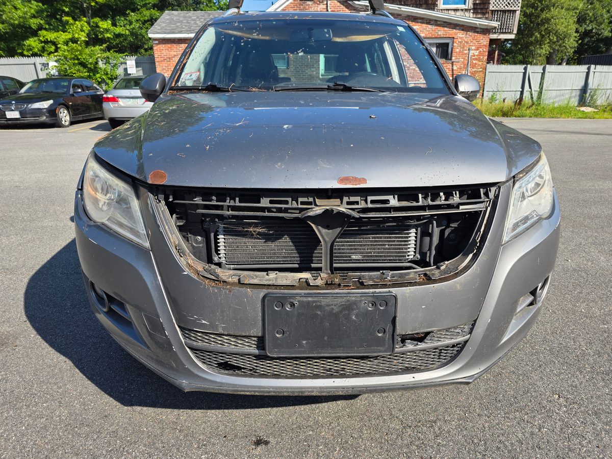 2011 Volkswagen Tiguan SE 4MOTION Pepper Gray Metallic - rear liftgate and taillights