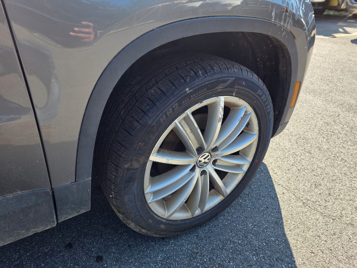2011 Volkswagen Tiguan SE 4MOTION Pepper Gray Metallic - panoramic sunroof