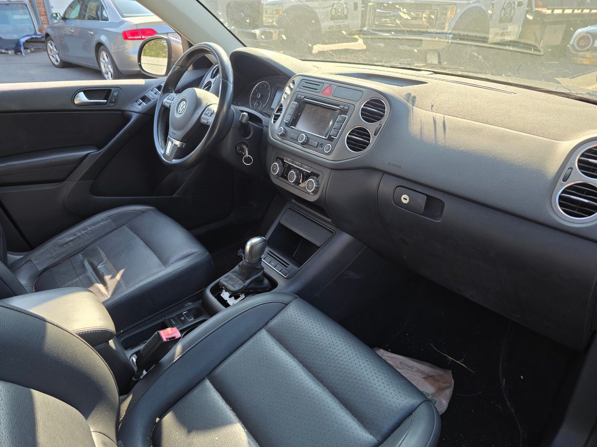 2011 Volkswagen Tiguan SE 4MOTION Pepper Gray Metallic - undercarriage rear