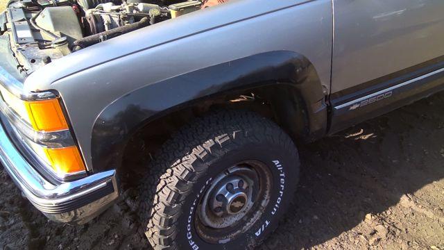 1998 Chevrolet Silverado 2500 GOLD Photo 11