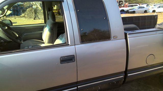 1998 Chevrolet Silverado 2500 GOLD Photo 2