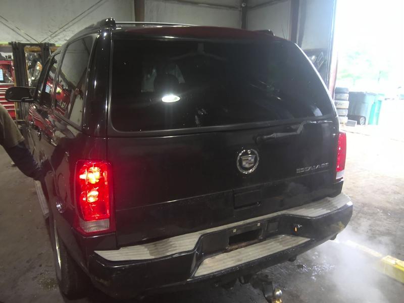2003 Cadillac Escalade BLACK Photo 2