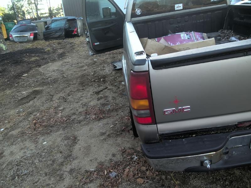 2003 GMC Sierra 2500  Photo 2
