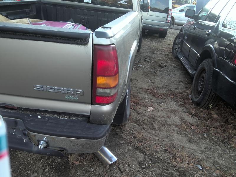 2003 GMC Sierra 2500  Photo 3