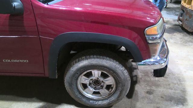 2004 Chevrolet Colorado RED Photo 10