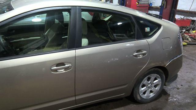 2004 Toyota Prius GOLD Photo 13