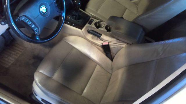 2005 BMW 330i WHITE Photo 2
