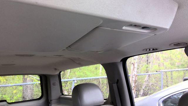 2005 Chevrolet Suburban 1500 BLACK Photo 12