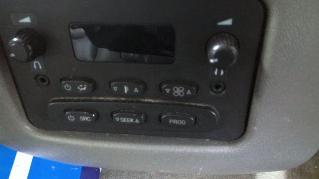 2005 Chevrolet Suburban 1500 BLACK Photo 3