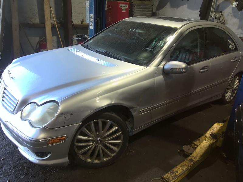 2005 Mercedes-Benz C-Class SILVER Photo 9