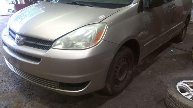 2005 Toyota Sienna GOLD Photo 13