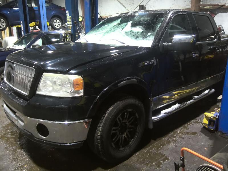 2006 Lincoln Town Car BLACK Photo 10