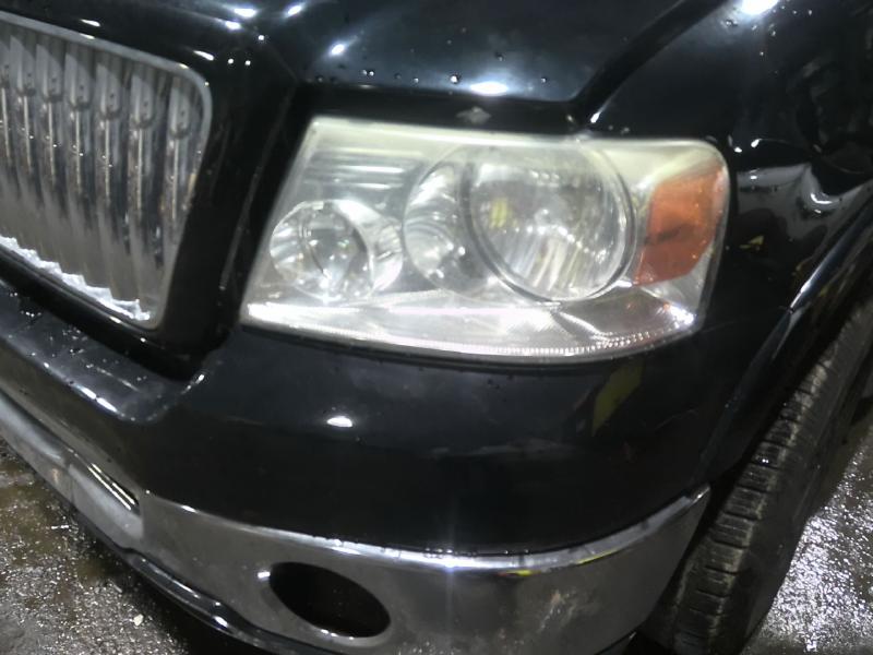 2006 Lincoln Town Car BLACK Photo 12
