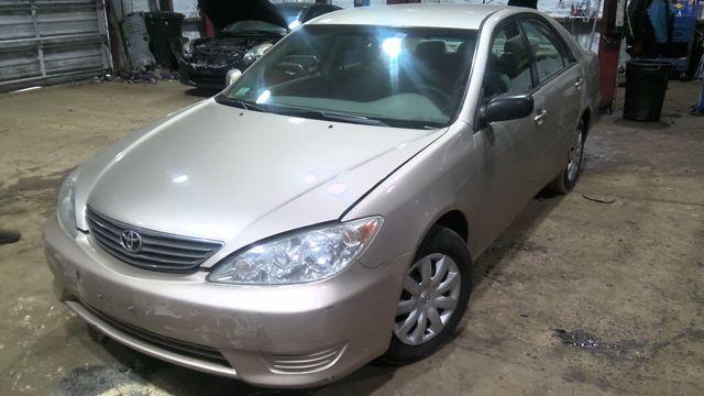 2006 Toyota Camry GOLD Photo 9