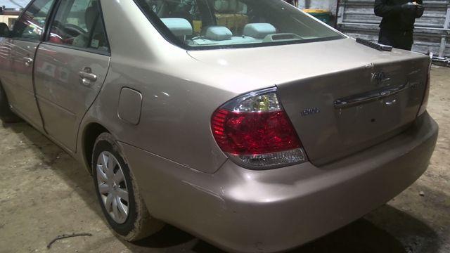 2006 Toyota Camry GOLD Photo 3
