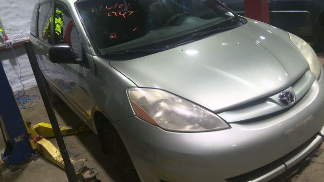 2006 Toyota Sienna GOLD Photo 2
