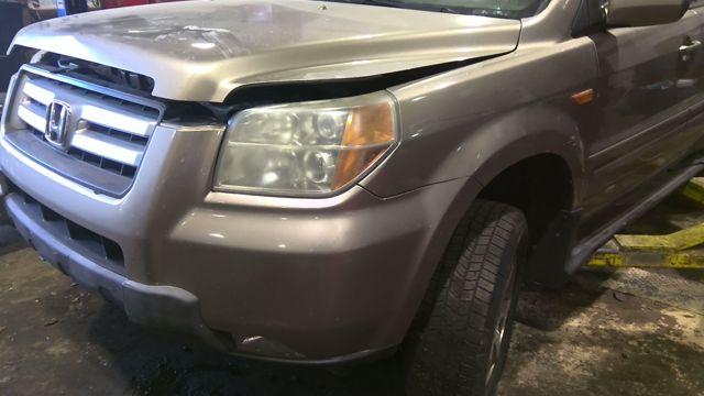 2007 Honda Pilot GOLD Photo 2