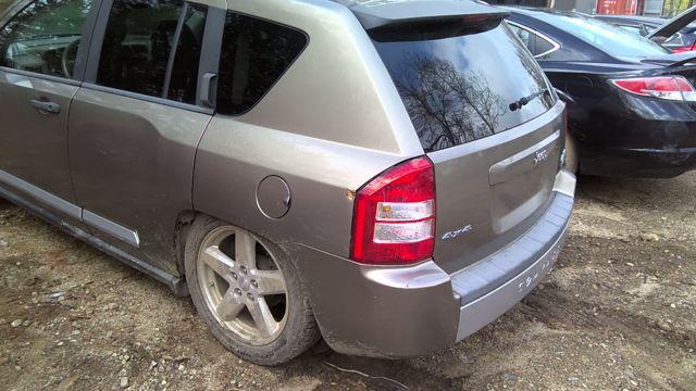 2007 Jeep Compass GOLD Photo 2