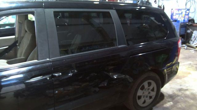 2007 Kia Sedona BLACK Photo 4