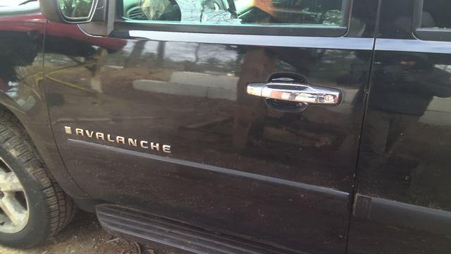 2008 Chevrolet Avalanche BLACK Photo 3