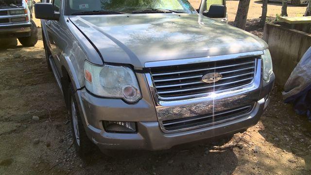 2008 Ford Explorer GOLD Photo 8