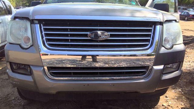 2008 Ford Explorer GOLD Photo 10