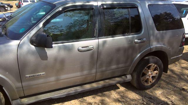 2008 Ford Explorer GOLD Photo 13