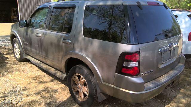 2008 Ford Explorer GOLD Photo 4