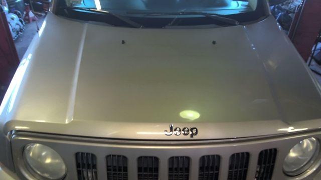 2009 Jeep Patriot GOLD Photo 2