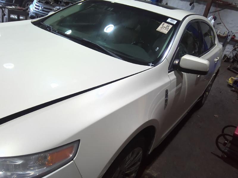 2009 Lincoln MKS WHITE Photo 13