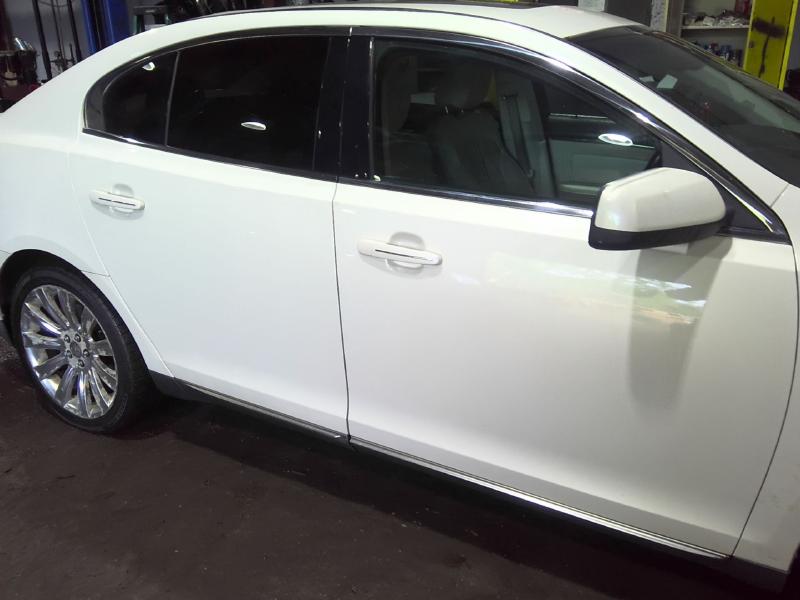 2009 Lincoln MKS WHITE Photo 3