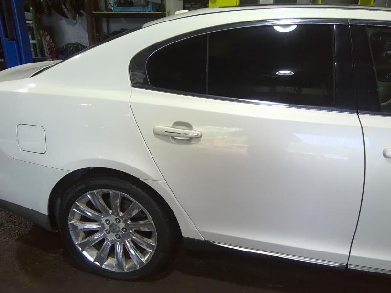 2009 Lincoln MKS WHITE Photo 4
