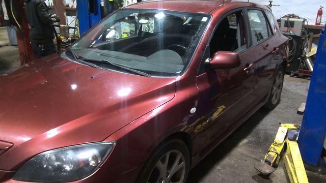 2009 Mazda 3 RED Photo 3
