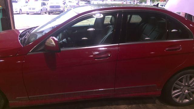 2009 Mercedes-Benz C-Class RED Photo 2