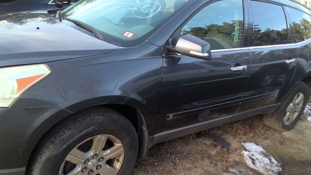 2010 Chevrolet Traverse BLUE Photo 2