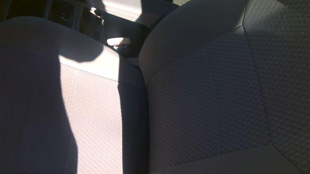 2010 Chrysler Town & Country WHITE Photo 11