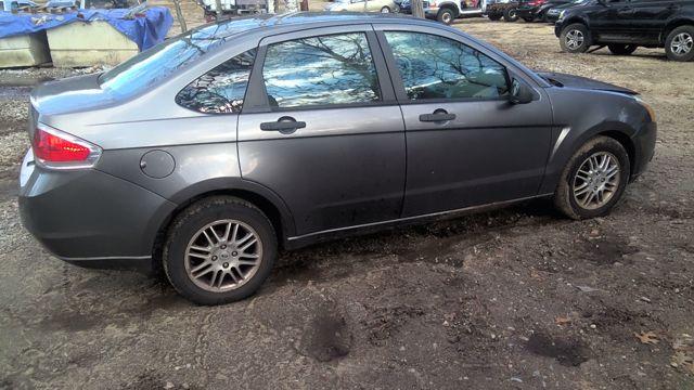 2010 Ford Focus GRAY Photo 9