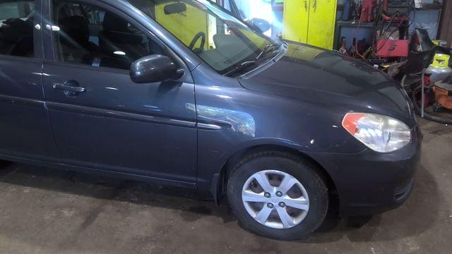 2010 Hyundai Accent GRAY Photo 2