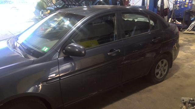 2010 Hyundai Accent GRAY Photo 10
