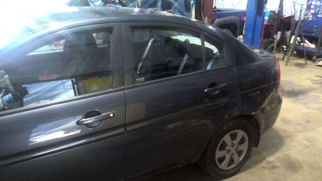 2010 Hyundai Accent GRAY Photo 13