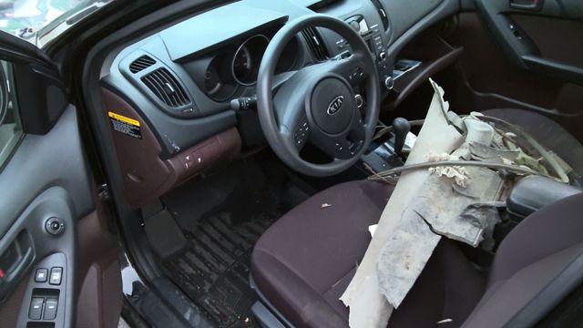 2010 Kia Forte BLACK Photo 7