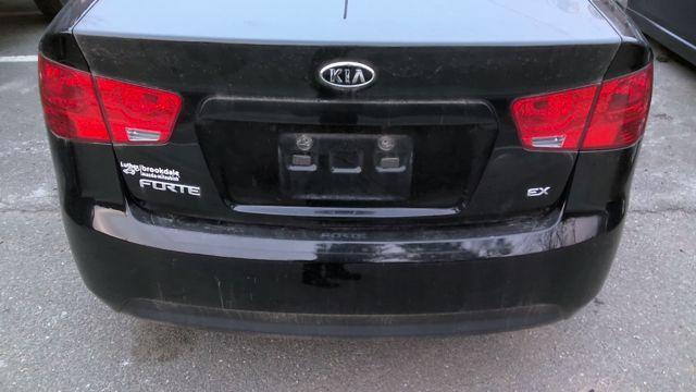 2010 Kia Forte BLACK Photo 11