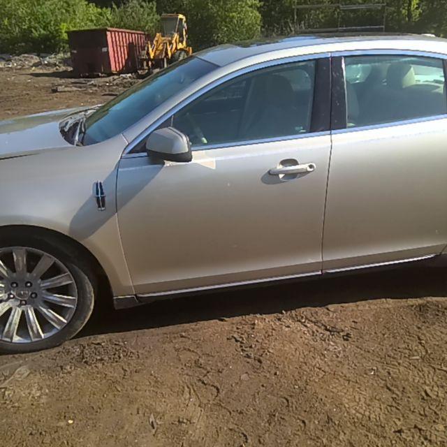 2010 Lincoln MKS GOLD Photo 4