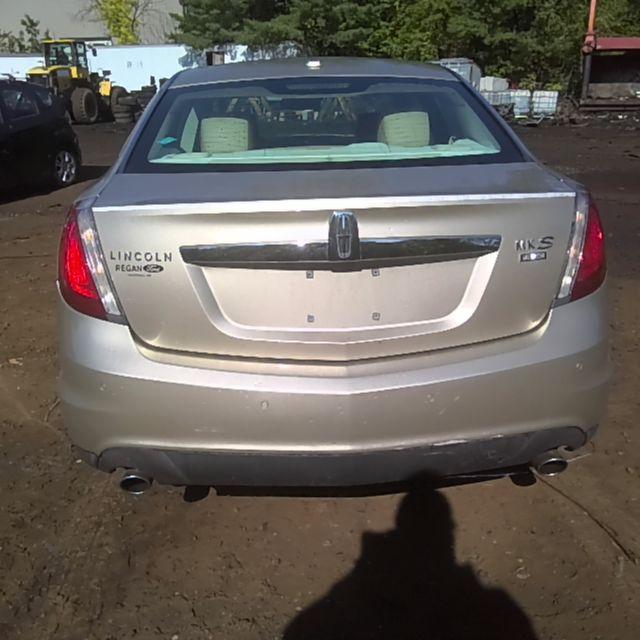 2010 Lincoln MKS GOLD Photo 8