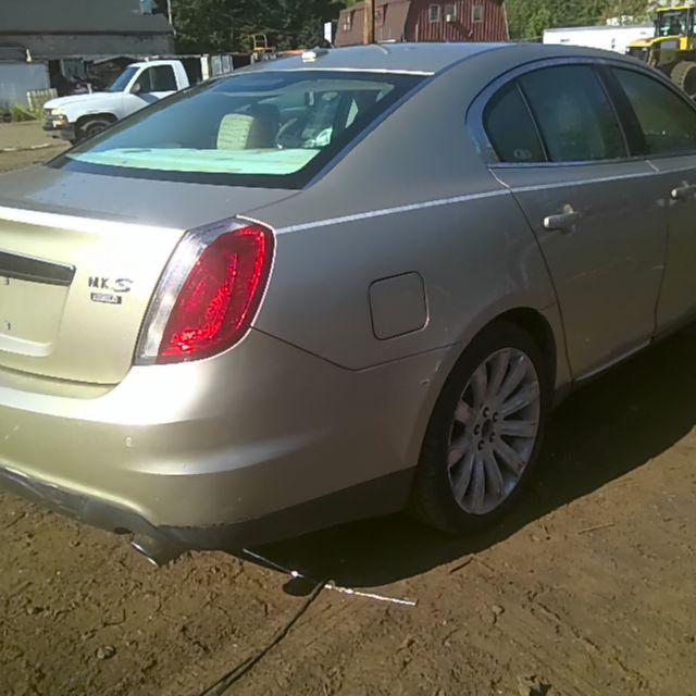 2010 Lincoln MKS GOLD Photo 9
