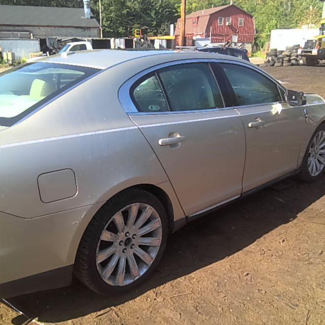 2010 Lincoln MKS GOLD Photo 11
